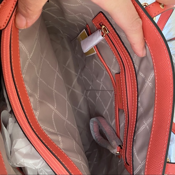 Michael Kors jet set voyager shoulder tote &wallet - Picture 6 of 15